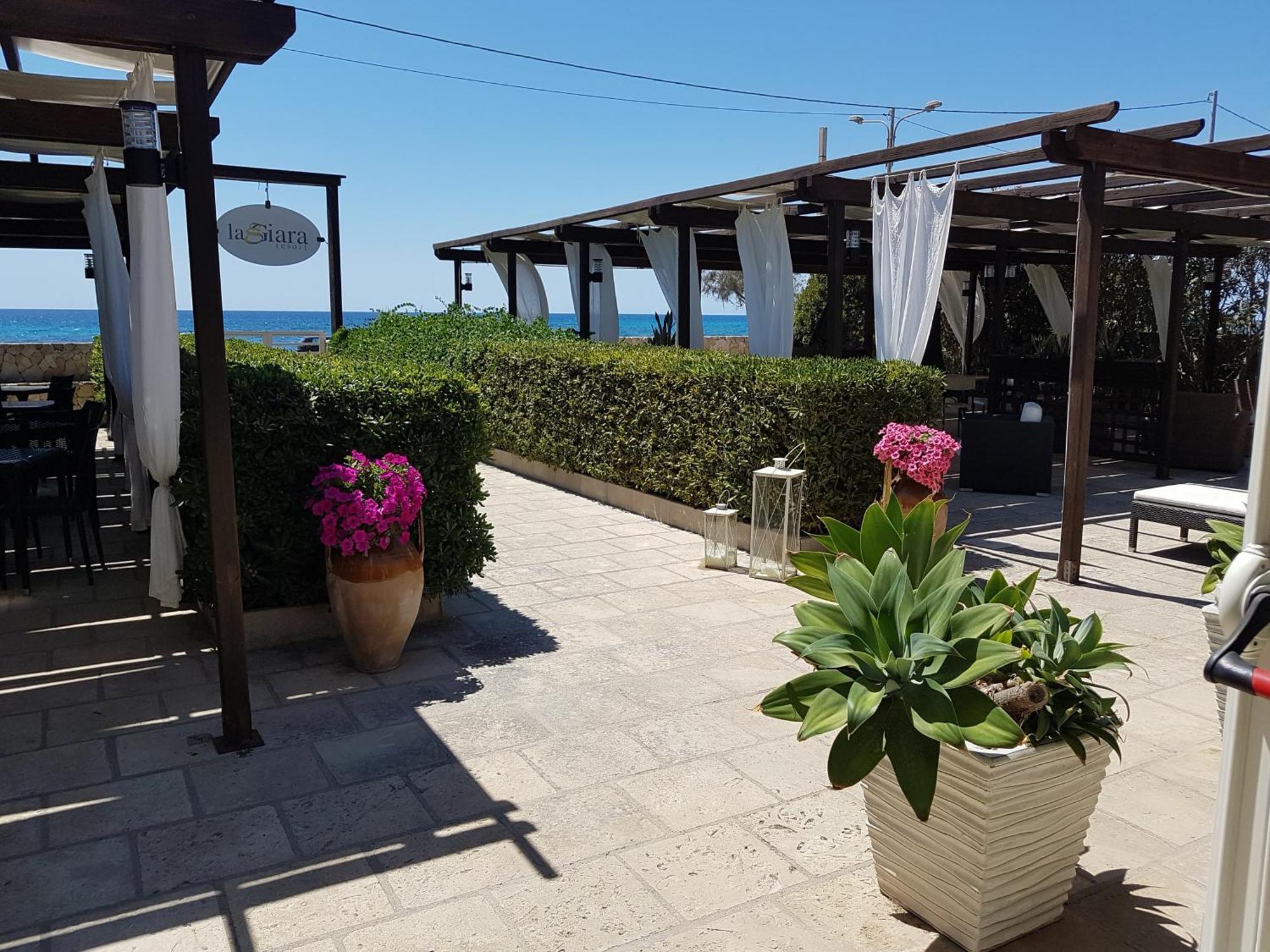 La Giara Resort トッレ・サン・ジョヴァンニ・ウジェント エクステリア 写真