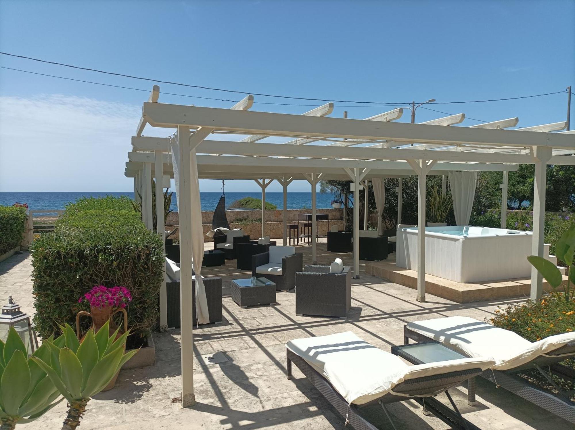 La Giara Resort トッレ・サン・ジョヴァンニ・ウジェント エクステリア 写真